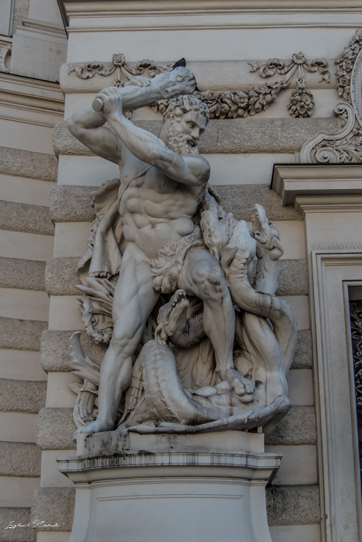 palais_hofburg_statue